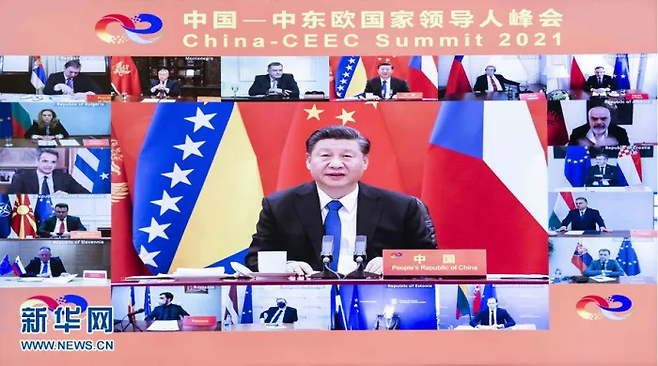지난해 2월 중국-중·동부유럽 국가 정상회의가 화상으로 열리고 있다. 신화망 캡쳐