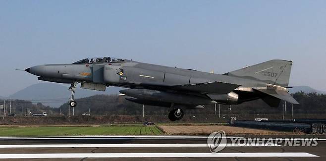 공군 F-4E 전투기 1대 서해상 추락 [사진 출처 = 연합뉴스]