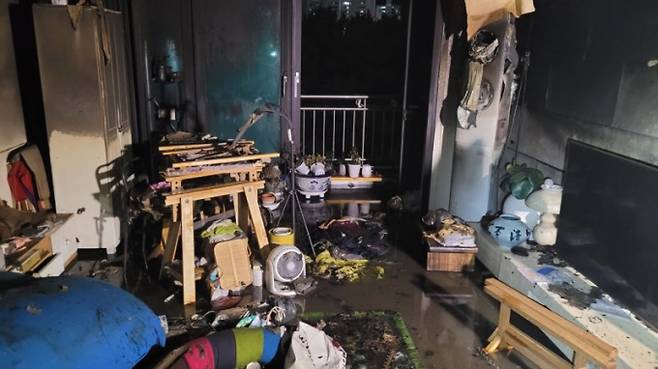 전기자전거가 충전 중 폭발해 아파트 안방이 전소됐다./사진=부산경찰청