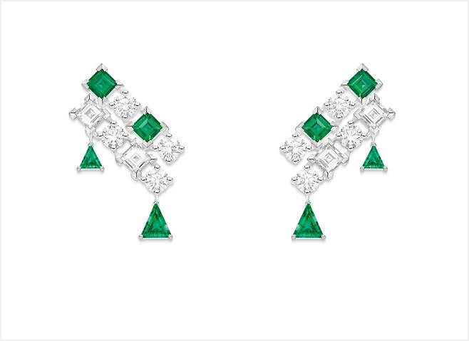 사진 : 피아제(PIAGET), SOLSTICE BY PIAGET_EARRINGS_G38T2900
