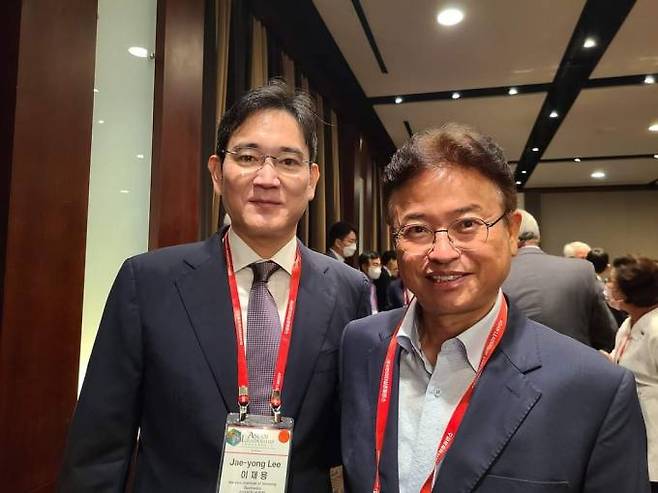 이철우 지사와 이재용 부회장이 서울 아시아 리더십 컨퍼런스 행사에서 만났다.(경북도 제공) 2022.08.14.