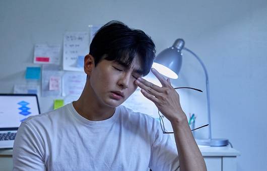 가려움, 충혈, 눈곱은 결막염에 걸렸을 때 나타나는 대표적인 증상이다|출처: 게티이미지 뱅크