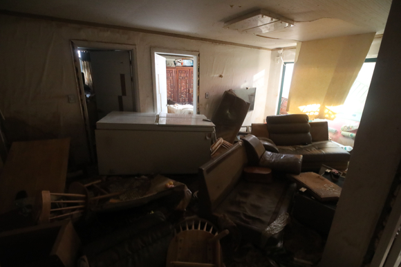 최근 기록적 폭우로 일가족 3명이 참변을 당한 서울 신림동 반지하 주택. [사진=뉴시스]