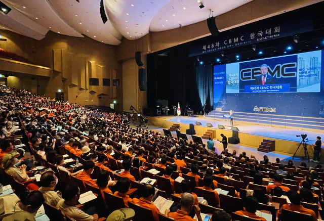 김영구 한국기독실업인회(CBMC) 중앙회장이 15일 부산 벡스코에서 개최된 ‘제48차 CBMC 한국대회’에서 대회사를 하고 있다.