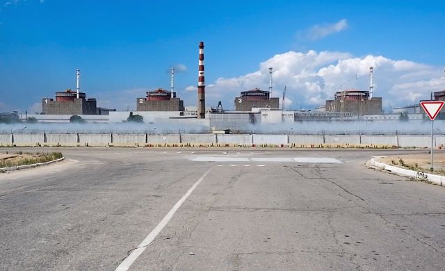 지난 7일(현지시간) 러시아 국방부가 공개한 영상에 담긴 우크라이나 자포리자 원자력발전소의 전경. AP연합뉴스