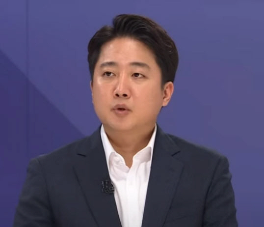 지난 15일 이준석 전 국민의힘 대표가 JTBC 뉴스룸에 출연해 인터뷰를 하고 있다. 유튜브 캡처