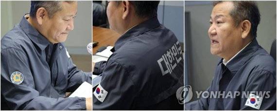 이상민 중앙재난안전대책본부 2차장(행정안전부 장관)이 5일 오전 정부서울청사 중앙재난안전상황실 서울상황센터에서 열린 코로나19 대응 중대본 회의에 재난상황에 입는 민방위복 시제품을 입고 참석해 있다. /연합뉴스