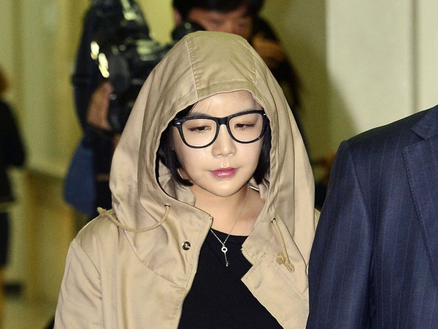 방송인 에이미가 지난 2014년 8월 21일 서울중앙지법에서 열린 향정신성의약품복용 위반 공판에 출석하고 있다. 뉴시스