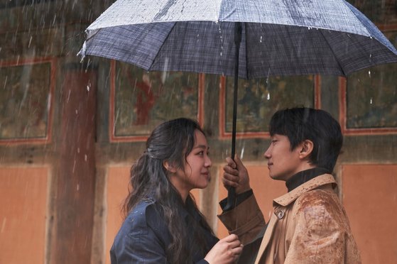 박찬욱 감독의 영화 '헤어질 결심' 속 한 장면. 사진 네이버 영화