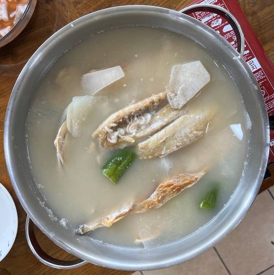 반건조 농어와 새우젓으로 끓인 농어 건정 간국.