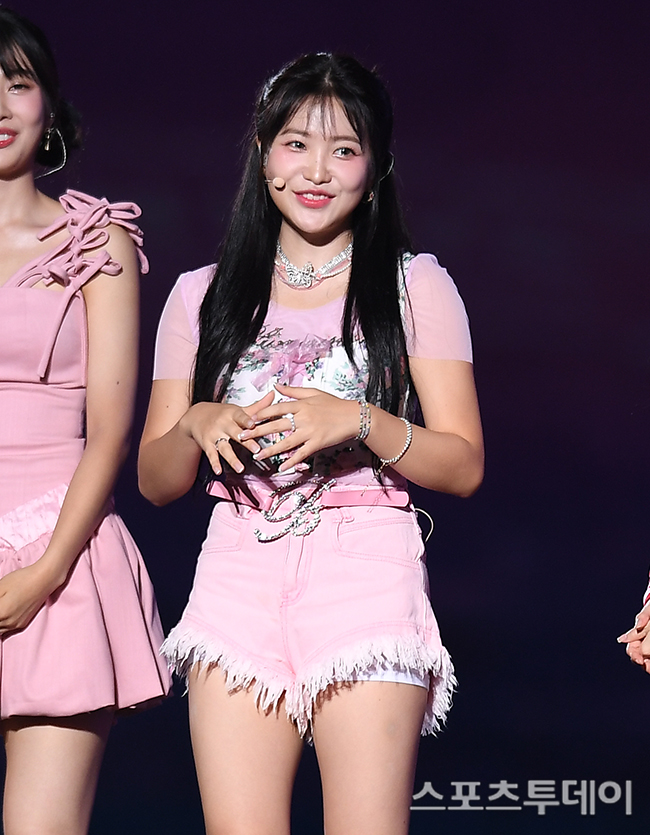 SM Town Live 2022: SMCU Express City_Suwon (SMTOWN LIVE 2022: SMCU EXPRESS CITY_SUWON) concert was held at Suwon World Cup Stadium in Suwon, Gyeonggi Province on the afternoon of the 20th.REDVelvet Yeri greets us on the day. 2022.08.20.