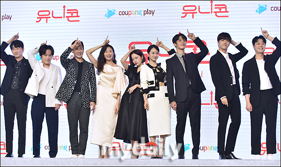 Won Jin-A overcame the crisis (?) of Exposure.On the morning of the 22nd, a production presentation of OTT Coupang Plays new sitcom series Unicorn was held at the Grand Ballroom of the Yeouido Conrad Hotel in Seoul.Unicorn, which broadcaster Yoo Byung-jae has been interested in by participating in the play, is a little bit backed by the start-up company McCom (?)CEO Steve Madden (Shin Ha-gyun) and his staff are having fun with the story of their struggles. Director Lee Byung-hun of the movie Extreme Job is taking on creative director and gathering topics.Won Jin-A, who attended the production presentation on the day, attracted attention by appearing in a two-piece costume with black and cross-shaped decorations in white color.Unlike cute looks, the costume full of elegance was enough to attract the attention of the reporters.Especially, I matched the tower inside so that the abdominal muscles naturally Exposure, adding a little sexy.The incident (?) took place during the last group photo shoot.At the request of Park Kyung-rim, who was in charge of the society, all the performers posed for horns on their heads with their fingers like Unicorn. Won Jin-As top was short, so it was lifted up and the abdominal muscles were revealed.Won Jin-A was embarrassed for a while, but soon he finished the filming with his right hand holding the costume.Won Jin-A plays Ashley Young, a member of McCombs Future Innovation Creativity Team, in Unicorn.Ashley Young is a person who dreams of a money rush with a spec below the average, and is a materialistic salary person who laughs only in front of money.Won Jin-A, who first challenged the sitcom, said, I did a genre I did not try, and the way I co-worked with my seniors and colleagues seemed a little different.It is a valuable experience because you can learn other co-works that co-work with faith and trust. It will be first unveiled at Coupang Play on August 26.