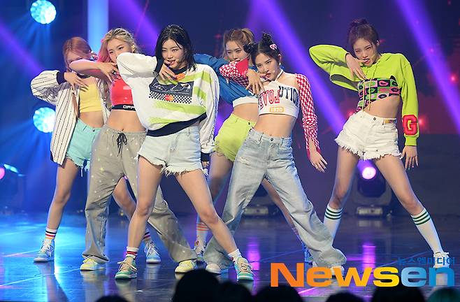 Group Tribe is performing on MBC M The show in the comment speech live broadcast at MBC Dream Center in Ilsan, Goyang City, Gyeonggi Province on the afternoon of August 24th.