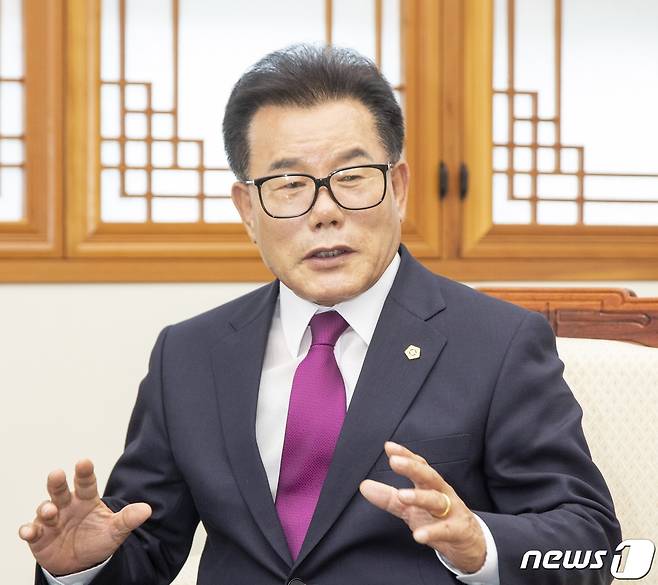 민선 8기 전반기 배한철 경북도의회 의장 "신공항, 조속하고 성공적으로 개항돼야 한다며 의회 차원에서 힘 모을것이다"고 말하고 있다. ⓒ News1 김대벽 기자