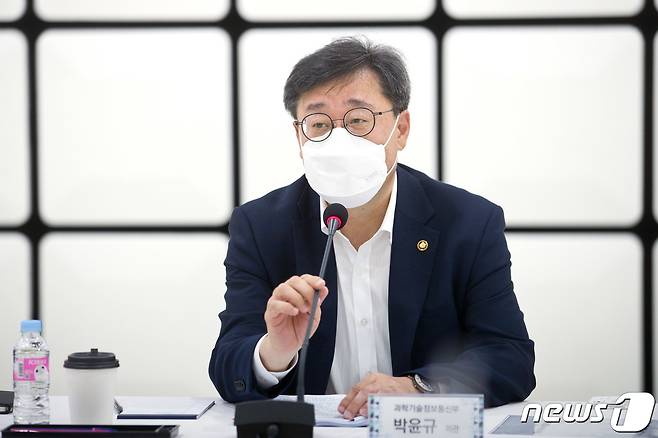 박윤규 과학기술정보통신부 제2차관이 28일 오전 서울 용산구 전파플레이그라운드에서 '디지털 신산업 서비스 활성화 지원' 주제로 열린 '제6차 디지털 국정과제 연속 현장 간담회'에서 인사말을 하고 있다. (과학기술정보통신부 제공) 2022.7.28/뉴스1