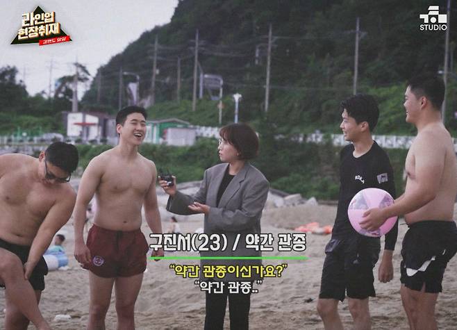 23일 강원도 양양 해변에서 만난 사람들. /유튜브 채널 '라인업 LineUp'