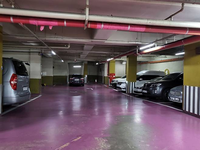 서울시 서대문구의 한 아파트 주차장./최온정 기자.