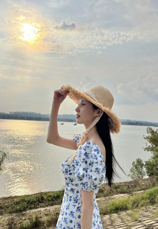 Actor Seohyun boasted a beautiful sideline.Seohyun left a picture on his social media on Friday.In a blue patterned One-piece, Seahoun showed intense features: Seahouns charm blended with beautiful nature stands out.The feminine charm of Seohyun stands out.Seahoun recently made a move to Girls Generation