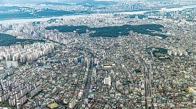 올 2분기 서울시 신규 계약 빌라 전세가율(매매 가격 대비 전세 가격 비율)은 평균 84.5%로 집계됐다. 신축 빌라가 많은 강서구, 금천구, 양천구 등은 전셋값이 매매가의 90%를 웃돌아 깡통전세 위험이 큰 것으로 나타났다. (윤관식 기자)