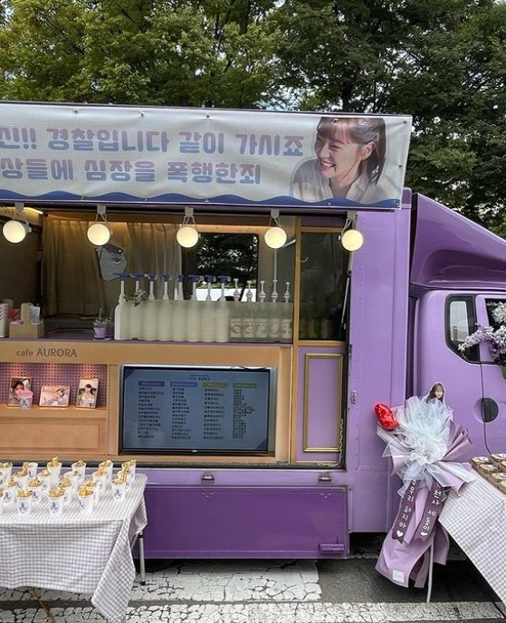 Kim Se-jeong said through his instagram on the 31st, I can not pose because I am taking a feeling of feeling because of the world today.I want to see it. Thank you so much today. In the public photos, Kim Se-jeong was laughing brightly with a cheering balloon.Kim Se-jeong posted a picture of the snack car and said the regret that he could not pose.Meanwhile, Kim Se-jeong is appearing on the current SBS gilt Jackson Todays Web toon.According to Nielsen Korea, a ratings agency on the 28th, SBSs Lamar Jackson Todays Web toon, which was lost on the 27th, recorded 1.5% (based on the national level).This is a slight drop from the 2.9% recorded by the last broadcast, and Todays Web toon has its own lowest audience rating.