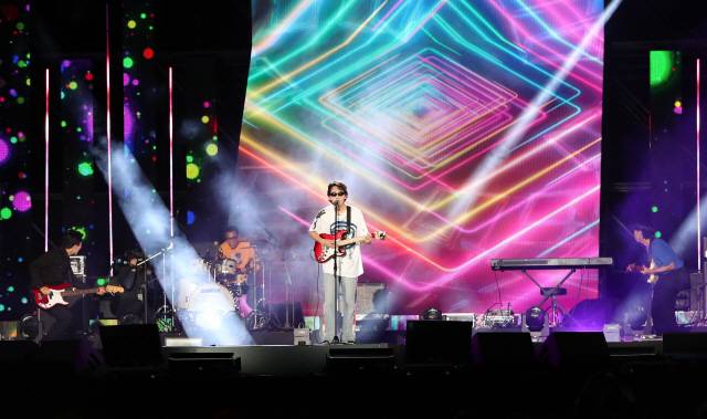 ▲ 3일 오후 강원 원주 간현관광지 특설무대에서 열린 ‘MBC 강변가요제 뉴챌린지’ 본선 무대에서 프랭클리가 경연을 펼치고 있다. 연합뉴스