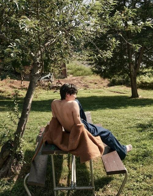 뷔가 근황 사진을 공개했다. 사진=뷔 SNS