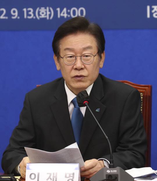 민생경제위기대책위원회 출범식에서 발언하는 이재명 대표 : 이재명 더불어민주당 이재명 대표가 13일 서울 여의도 국회에서 열린 민생경제위기대책위원회 출범식에 참석해 발언하고 있다. 연합뉴스