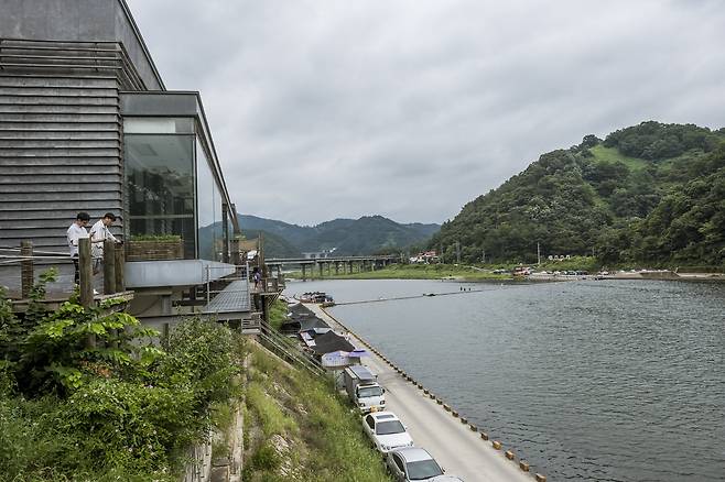 한국관광공사가 전망좋은 휴게소로 추천한 금강휴게소. 사진 한국관광공사