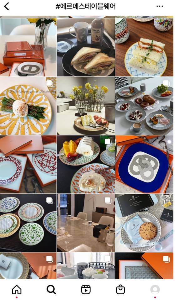 인스라그램에 올라온 에르메스 그릇으로 꾸민 식탁을 자랑하는 사진들. 인스타그램 캡처