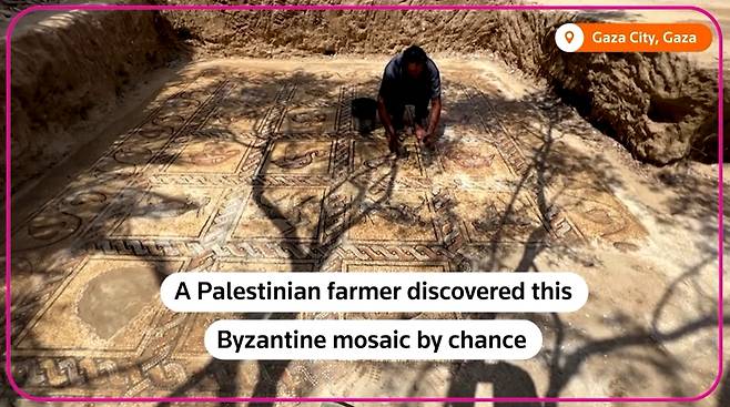 팔레스타인 난민촌에서 약 1000년전 만들어진 것으로 추정되는 비잔틴 모자이크 바닥 장식이 발견됐다. /로이터=뉴스1
