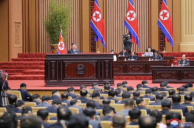 북한 최고인민회의 제14기 제7차회의 2일회의가 지난 8일 평양 만수대의사당에서 진행됐다고 조선중앙통신이 9일 보도했다. 연합뉴스