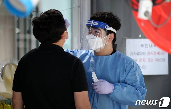 23일 충북에서 신종 코로나바이러스 감염증(코로나19) 확진자 412명 확진이 추가됐다.(자료사진) / 뉴스1