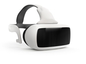 수술 중 VR 헤드셋을 착용하면 환자의 통증이 줄어든다는 새로운 연구 결과가 나왔다./사진=클립아트코리아