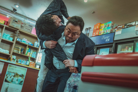 영화 범죄도시2의 한 장면. 문화일보 자료사진