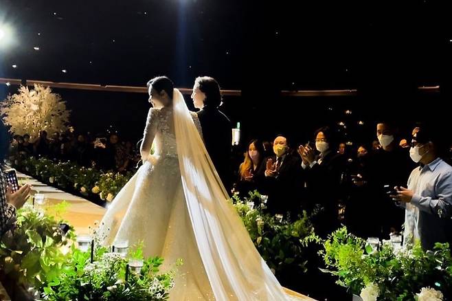 Rapper Nucksal has released a Wedding ceremony photo with a 6-year-old bride.I am so grateful to everyone who congratulated me on my marriage, Nucksal said on his Instagram account on Wednesday.I will live happily like my brother, said Dong-yup, and released a picture of Wedding ceremony.In the photo, Nucksal is smiling brightly with a 6-year-old bride nicknamed Mr. Sung-sil.Nucksal matched his tuxedo with a sleek glossy tie, while his wife created an elegant vibe by donning a short-sleeved wedding dress with sparkling beads and lace detailing and a long stretch of veil.Meanwhile, Nucksal debuted in 2009 with the group Future Heaven formed with Rapper Animato and announced his name in 2017 with the runner-up in Mnet hip-hop survival program Show Mid Money 6.On the 24th, Nucksal invited only family, relatives and acquaintances, and posted a wedding ceremony with a 6-year-old lover at a wedding hall in Seoul.Shin Dong-yeop, a broadcaster who appeared together on the TVN entertainment program Amazing Saturday, took charge of the ceremony, and the celebration was called by singer Sung Sik Kyung.Nucksal said in a TVN entertainment program Amazing Saturday in July after the fact of his devotion was known, A few years ago, I did not get a story about the story of I am in love in an interview.Im working so hard, making money and well meet well and faithfully, he wrote.In his message, Nucksals lover was nicknamed Sin Sung-sil.