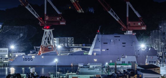 미국 해군의 최신 스텔스구축함인 줌월트(DDG-1000)가 지난 26일 미 7함대 모항인 일본 요코스카항에 도착해 정박하고 있는 모습. 지난 2016년 취역한 줌월트가 요코스카항에 온 것은 이번이 처음이다. 사진 레딧 캡처