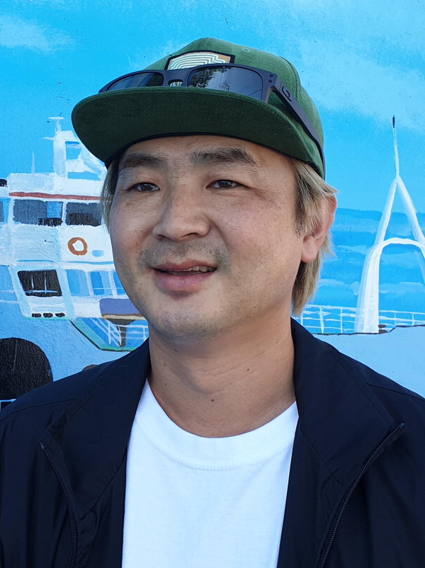 김상효 동피랑 벽화축제 추진위원장이 올해 축제의 특징을 설명하고 있다.