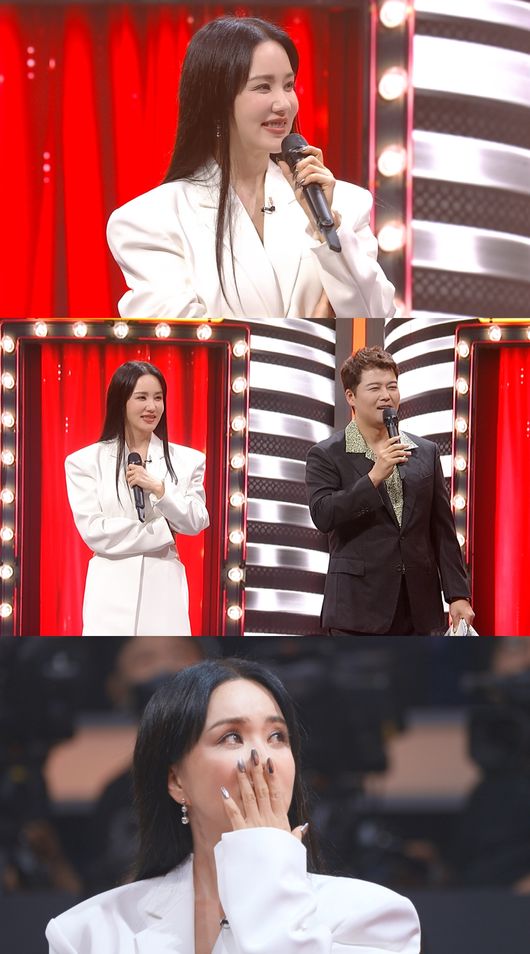 The national treasure diva Uhm Jung-hwa finally presented the Top Model chapter to Hidden Singer 7.JTBCs Hidden Singer 7 (planned by Cho Seung-wook, directed by Jeon Soo-kyung) to be broadcast on the tomorrow (30th) will feature a debut 30th anniversary.Uhm Jung-hwa, who is in the process of reaching the aid singer, draws Battle, which is reversed and impressed.Uhm Jung-hwa, who has renewed hits for each song released such as Rose of betrayal, Poison, Invitation, and Festival, can not hide his welcome to the audience who meet in a long time.From the appearance, he poured out old buzzwords such as Bang-ya in the 90s, and he continues to make strange remarks without hesitation and boasts a youthful charm.However, it focuses attention on the unusual worry that I did not sing for a long time after receiving a thyroid cancer surgery 10 years ago.It is a process of overcoming, and I am so scared, he confessed why he had to worry about the appearance of Hidden Singer for a long time, making her new Top Model more Cheering.As soon as the first round is over, MC Jeon Hyun-moo is tense that the audience is the most nervous in the history of Season 7.Uhm Jung-hwa is also shocked by the ability of the Capable Ones, saying that he was really surprised.Attention is focused on the past-class Battle, which makes even the 30-year-old Singer tremble.Especially on this day, the top stars are going to support the show to fill the confidence of Uhm Jung-hwa.As well as the surprise appearance of Yoo Jae-Suk and Lee Hyori, there will be a total of stars in Korea.Uhm Jung-hwa is the back door that broke into tears that had been endured.I am looking forward to the broadcast of what the surprise event that made Uhm Jung-hwa tearful will be and what will be revealed.The match between Uhm Jung-hwa and Mochang The Capable Ones, which will bring a stir, and the surprise appearance of top stars can be found in JTBC Hidden Singer 7 which will be broadcasted at 8:50 pm on the tomorrow (30th).Hidden Singer 7