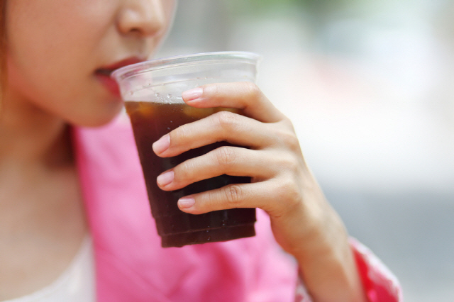 아메리카노는 열량이 높지 않지만, 아메리카노에 든 카페인이 가짜 식욕을 촉진할 수 있다./사진=클립아트코리아