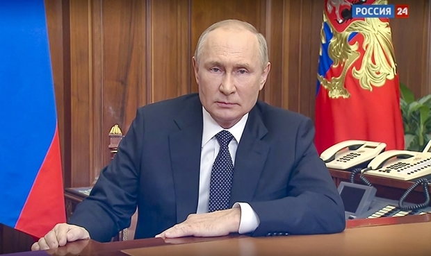 러시아군이 하르키우에서 밀려나면서 전쟁의 판도가 바뀔 거란 전망까지 나오자, 블라디미르 푸틴 러시아 대통령은 21일 부분적 동원령을 선포하기에 이르렀다.