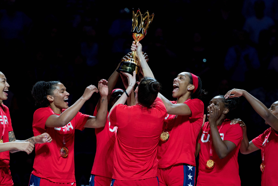 미국 여자농구 국가대표팀이 여자농구 월드컵 결승전에서 중국을 꺾고 우승을 차지했다. 2010년부터 이어진 4회 연속 우승이다. AFP=연합뉴스