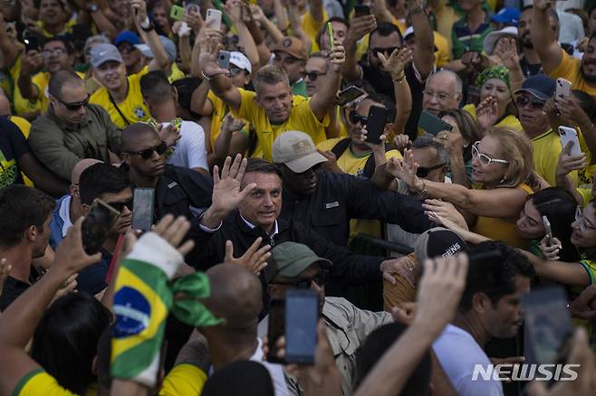 [리우데자네이루( 브라질)= AP/뉴시스] 9월7일 리우데자네이루에서 브라질 독립기념 2백주년 행사에서 선거연설하는 보우소나루.