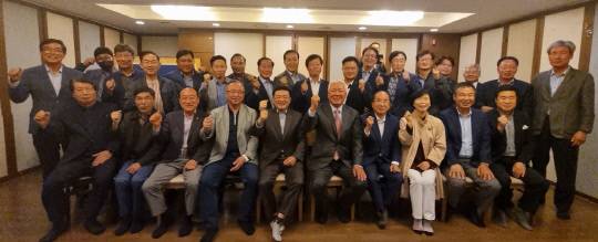 서산포럼은 지난달 30일 가야관에서 이완섭 시장 초청 간담회를 열어, '서산의 새로운 동력 창출 방안' 주제 토론을 했다.