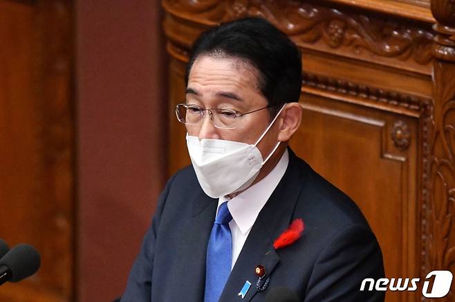 기시다 후미오 일본 총리가 3일(현지시간) 도쿄의 임시국회에서 가진 소신표명 연설서 "한국은 국제사회의 다양한 과제에 대해 협력해야 할 중요한 이웃 나라"라고 밝혔다. ⓒ AFP=뉴스1 ⓒ News1 우동명 기자
