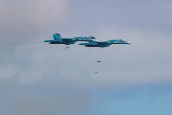 최근 우크라이나 동부 도네츠크 리만 지역에서 러시아 전투기 수호이(Su)-34 파편이 발견됐다. 사진은 러시아군의 최신형 전투기 기종인 수호이-34의 모습. [이미지출처=EPA연합뉴스]