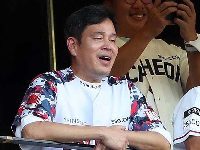 경기를 지켜보는 정용진 신세계그룹 부회장. 연합뉴스