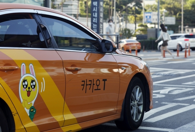 서울에서 운행중인 카카오T 택시 모습. 뉴시스