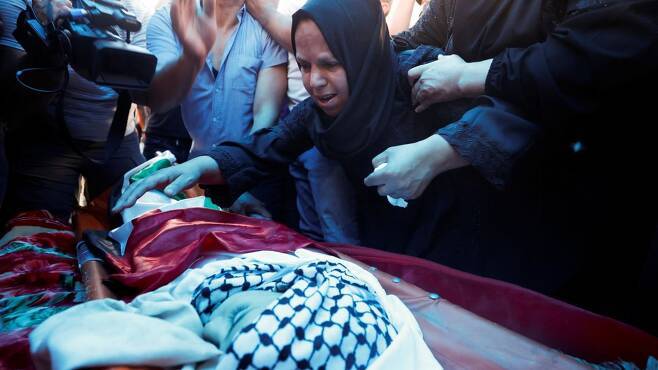 이스라엘 군인에게 쫓기다 심정지로 사망한 팔레스타인 7세 소년의 장례식 / 사진 = 연합뉴스