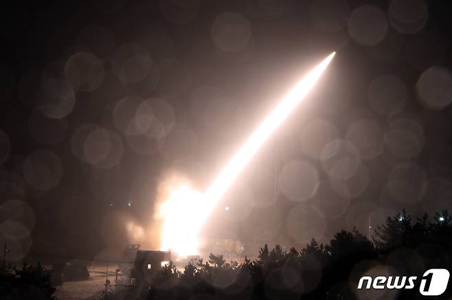 한미 연합 지대지미사일 사격. (합참 제공) 2022.10.5/뉴스1 ⓒ News1 민경석 기자