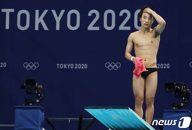 다이빙 우하람이 3일 일본 도쿄 아쿠아틱스 센터에서 열린 '2020 도쿄올림픽' 남자 3m스프링보드 결승전에서 다이빙 준비를 하고 있다. 2021.8.3/뉴스1 ⓒ News1 송원영 기자